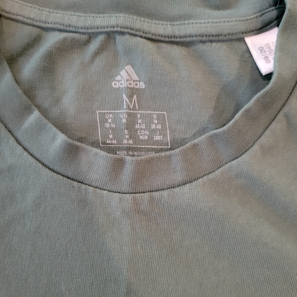 Adidas tee - Picture 3 of 3